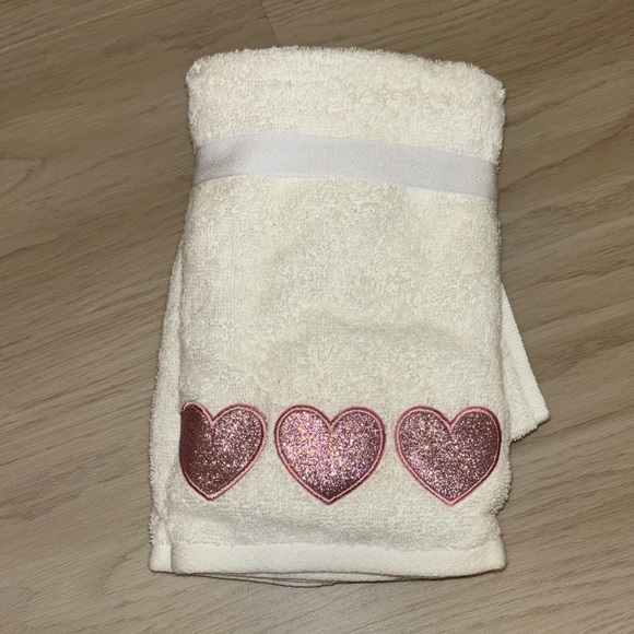 Pink glitter heart hand towels✨ - Picture 2 of 2